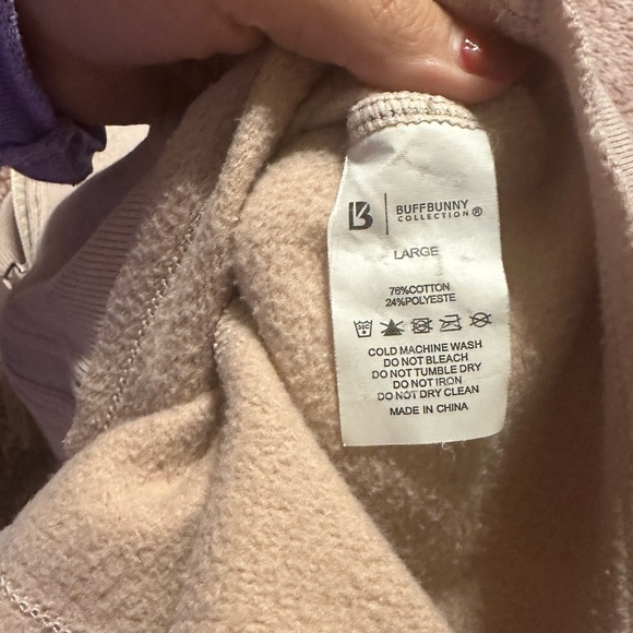 Buff Bunny Berry Ice Threads Crop - Picture 5 of 5